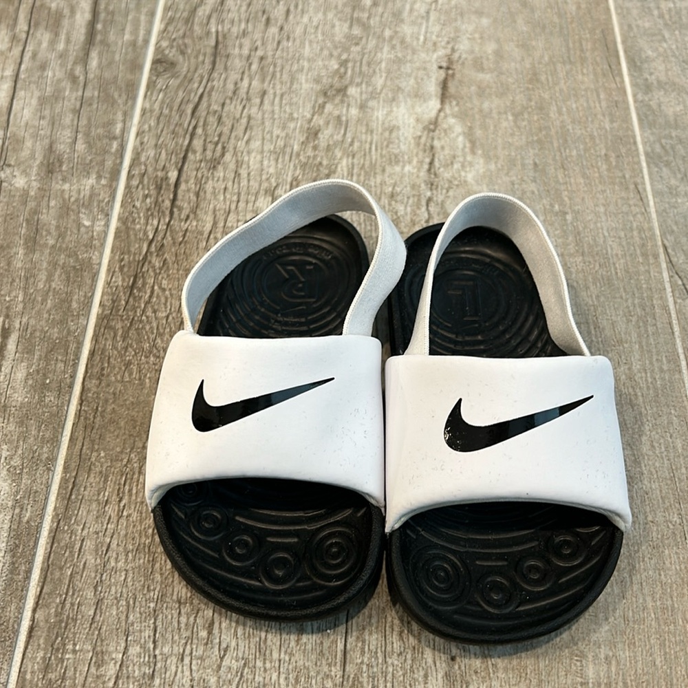 Toddler Nike slides flip flop with strap